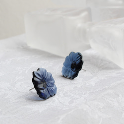 【11月下旬〜12月再販予定】大きなパンジーのヴィンテージガラスピアス/イヤリング［ネイビー］　pag048 11枚目の画像