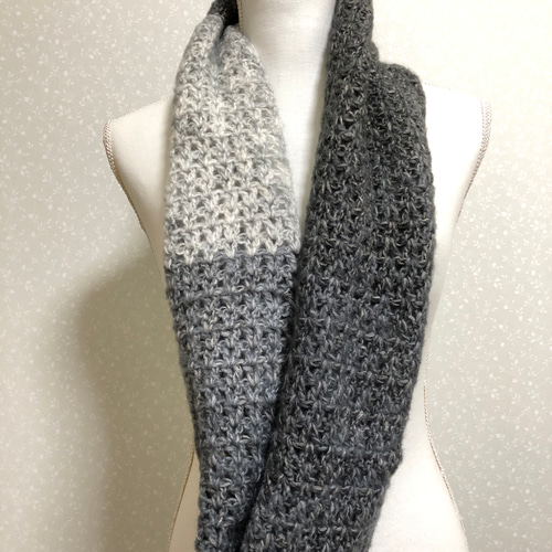 ハンドメイドスヌード （ブラックホワイト）ネックウォーマー マフラー