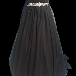 クラシカルエレガンス ビジュー装飾ベルト付き チュール Aラインウェディングドレス 5枚目の画像