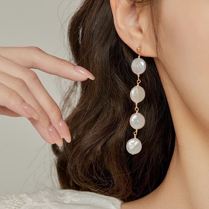 淡水バロックパールのピアス　イヤリング　真珠　淡水真珠　6月の誕生石 夏の誕生石