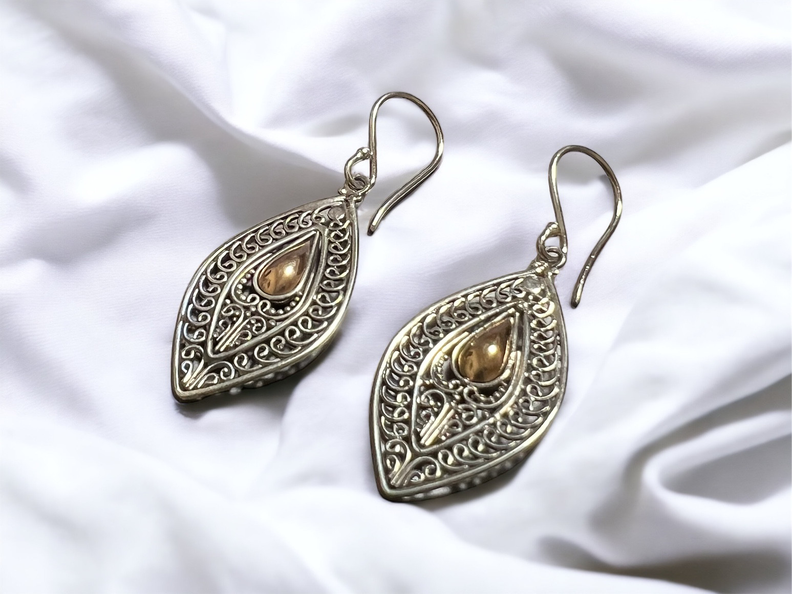 Gold Drop on the Leaf　18K　銀線細工　ゴールド 水滴　ピアスまはイヤリング