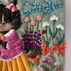 猫さんとお花畑刺繍　羊毛フェルト生地のバッグ 13枚目の画像