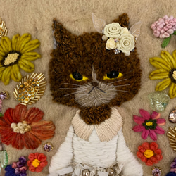 リボン刺繍のドレスを着た茶猫さん　羊毛フェルト生地のバッグ 4枚目の画像