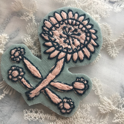 再販＊ひまわりブローチ〇ミナペルホネン ブローチ chaki 通販