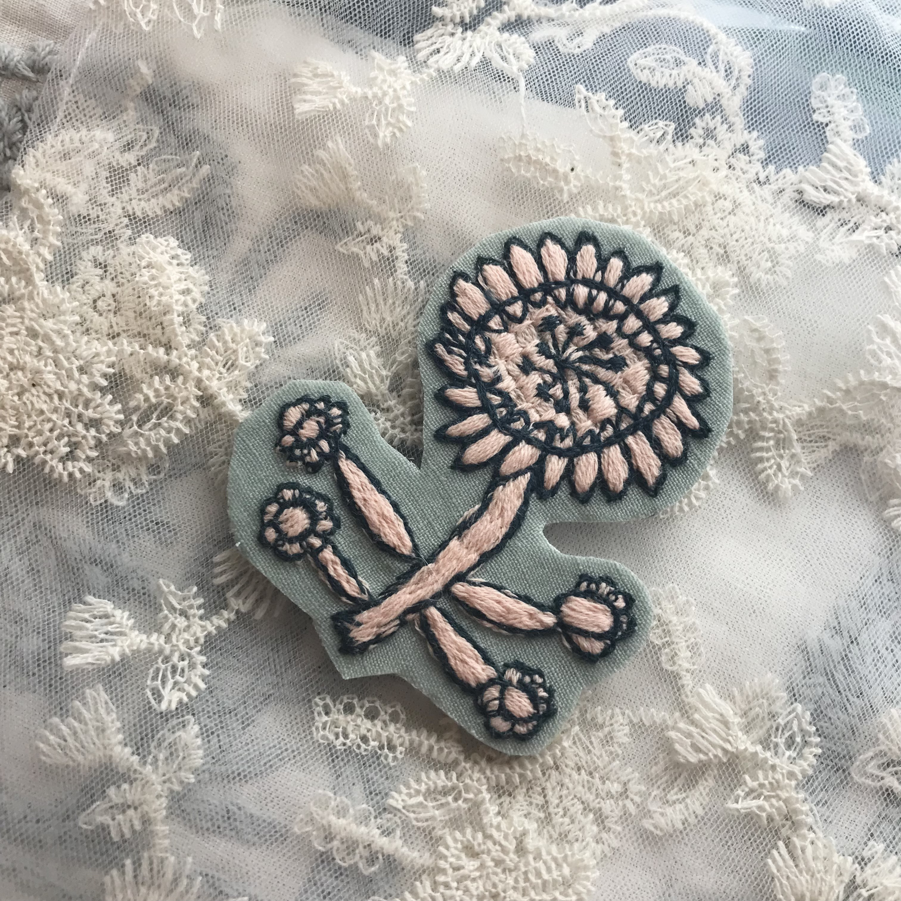 特別アイテム ブローチ ミナペルホネン ⚮̈﻿