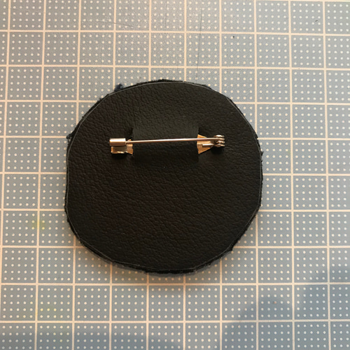 ミナペルホネン タンバリン ブローチ