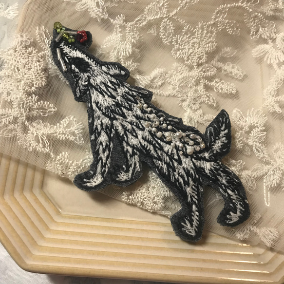 ミナペルホネン　オオカミブローチ ミナペルホネンオオカミブローチ