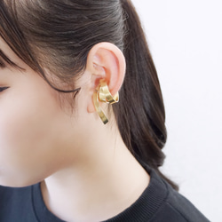 [單耳耳夾]「曲線」黃銅製*相容雙耳規格絲帶細微差別耳夾[一隻耳朵用] 第2張的照片