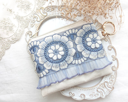 フランスアンティークリボン刺繍ミニクッション＆ハンドペイントハンキーケースset フランス アンティーク ハンキーケース シルク エクリュ W18 x 13 cm