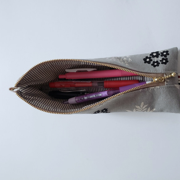 ふわふわのペンケース①　北欧花柄・グレー　テトラペンケース　鉛筆が入る　長めの筆箱 16枚目の画像