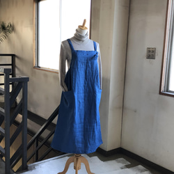【NEW】エプロンワンピース　　脇ギャザー入りのゆったりサイズ　富士吉田染加工 2枚目の画像