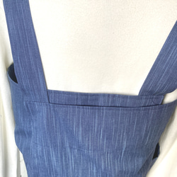 かすり調ブルー（綿ポリ）　だぼっと着たいプルオーバータイプのエプロン　着丈98 8枚目の画像