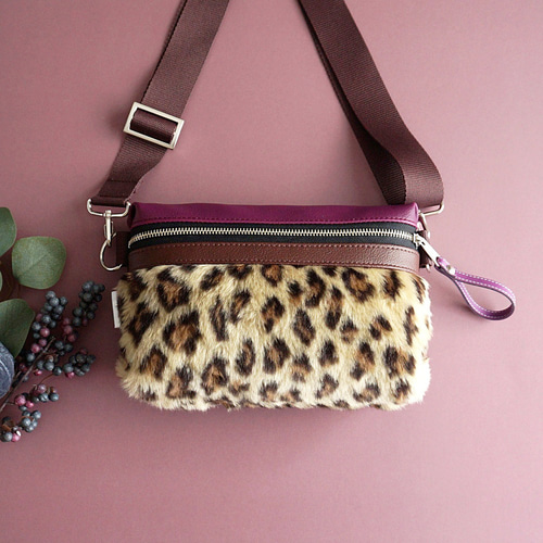 秋冬限定販売！ヒョウ柄エコファーのクロスボディバッグ（プラム