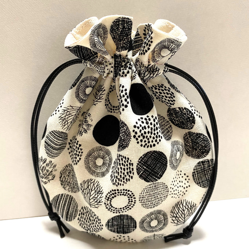 送料無料） 特売！ 丸い巾着ポーチ＊ウッドサークル ブラック＊ 巾着袋