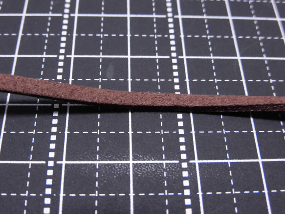 麂皮串巧克力90cm寬2.6mm厚1.5mm 797 第4張的照片