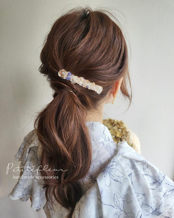 礦物髮夾，花、珍珠、金色，可愛、時尚、女性化，生日或特殊場合的完美禮物 第2張的照片
