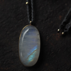 white labradorite brass necklace (daikan) 3枚目の画像