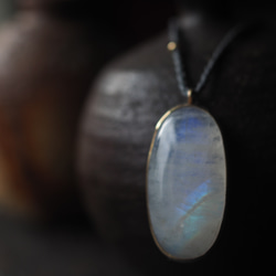 white labradorite brass necklace (daikan) 9枚目の画像