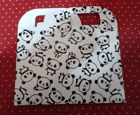 転がりパンダ柄のペーパーバック（白）にパンダクッキー３袋詰め合わせ♪(*^▽^） 14枚目の画像