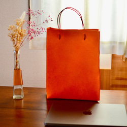 A4が入る紙袋風ショッピングトートバッグ　鮮やかなオレンジの本革イタリアンレザー　床革　サイズ変更可能 5枚目の画像