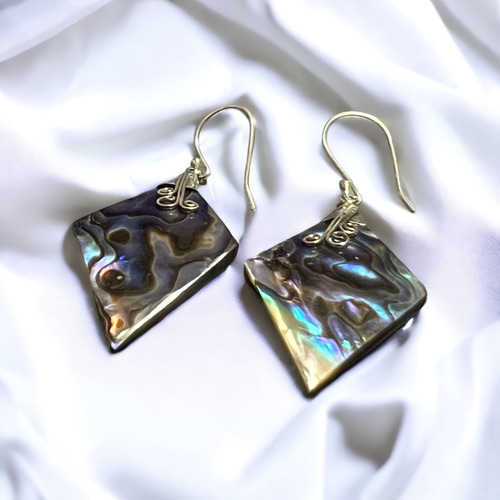 grm.mm ∞プロフ必読∞様♡14kgf アバロンとエメラルドピアス Abalone Style Rhombus 銀線細工 アバロンシェル アワビ 菱形