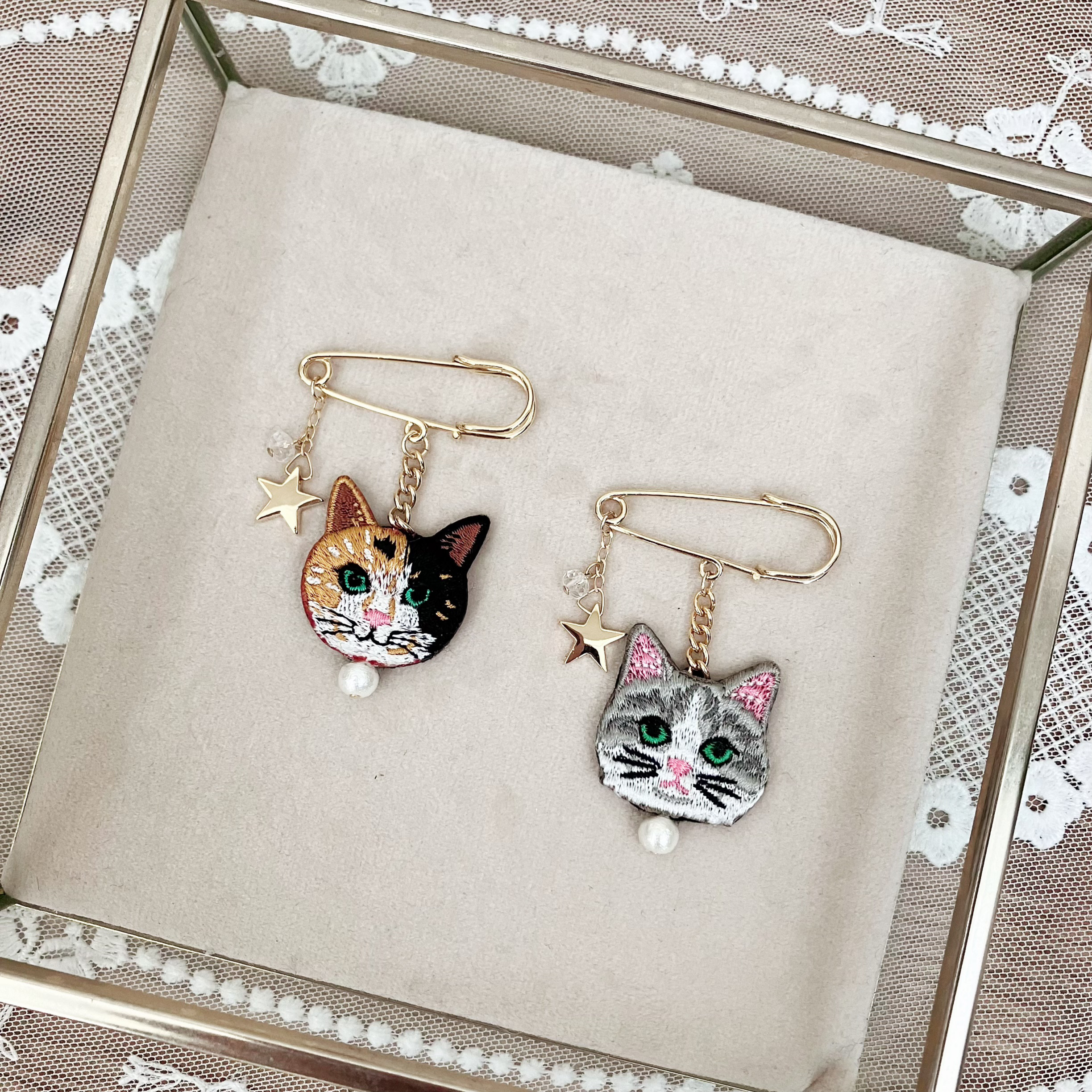 星降る夜の猫さん刺繍ブローチ✩.*˚ その他アクセサリー Reona