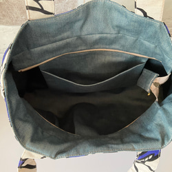 【ファスナー付きMサイズ】北欧　ビックフラワー（花柄）綿麻グラニーバッグ　ブルー＜通勤バッグにオススメサイズ！＞ 5枚目の画像