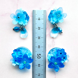 青い桜の花の耳飾り  選べるイヤリング／ピアス 6枚目の画像