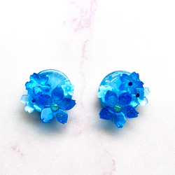 青い桜の花の耳飾り  選べるイヤリング／ピアス 3枚目の画像