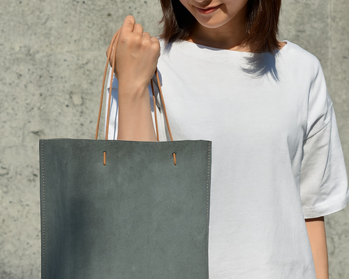 たっちゃん 床革で作った紙袋みたいなトートバッグ 床革 紙袋風 トートバッグ(Lサイズ) | 革細工の店 Halus