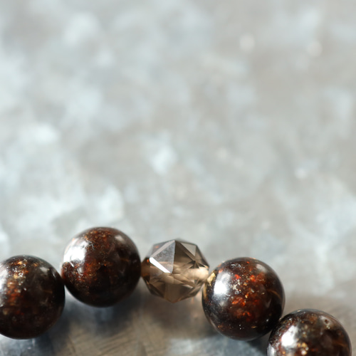 031014 ブラックゴールデンマイカ雲母石ブレスレット11ミリ