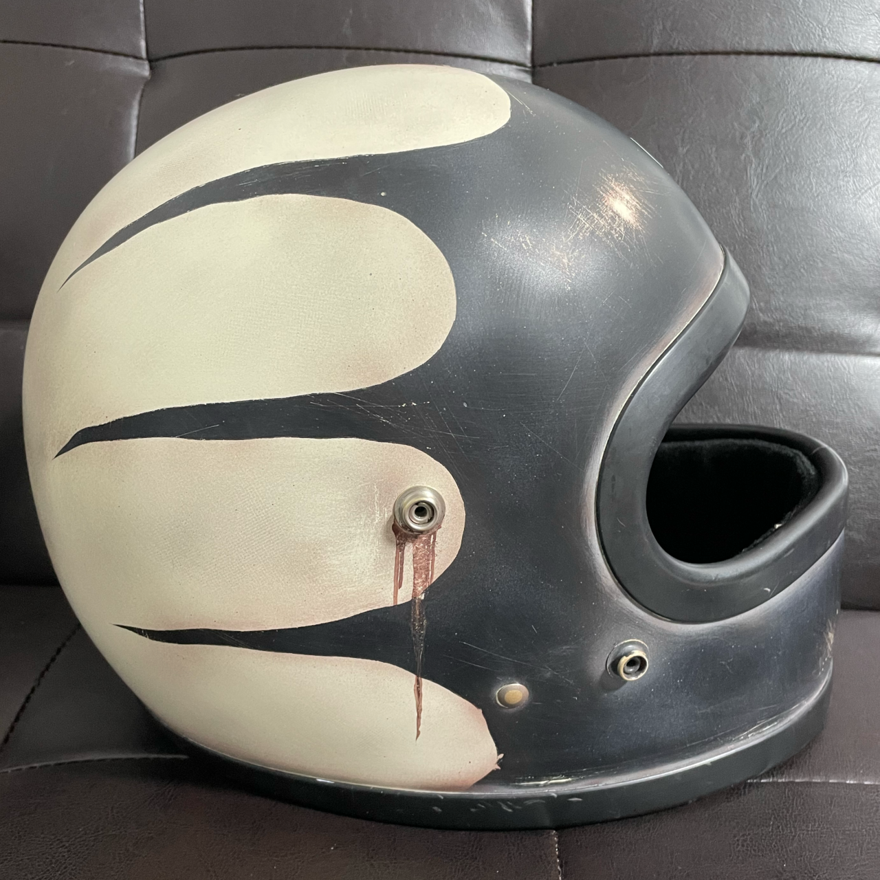 ヘルメットやタンクなどのカスタムペイント