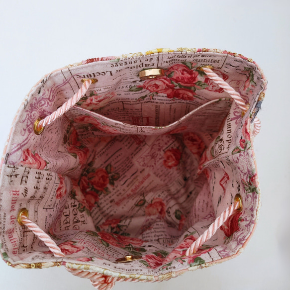 【特別なわたしに贈りたい】インド刺繍リボンを繋いだ２way 丸底巾着バッグ   可愛いらしさいっぱいのピンク 9枚目の画像