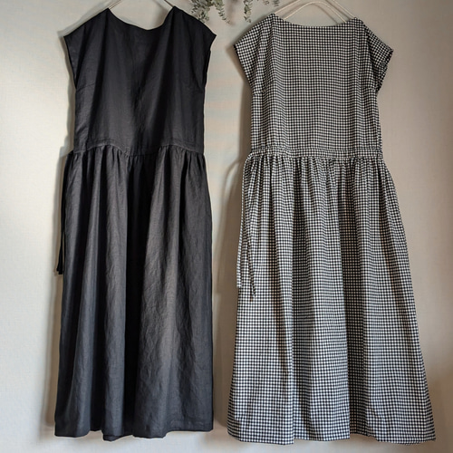 【美品】MECRE メクル シャーリングチェック ワンピース ギャザー マキシ丈 美品】MECRE メクル シャーリングチェック ワンピース ギャザー
