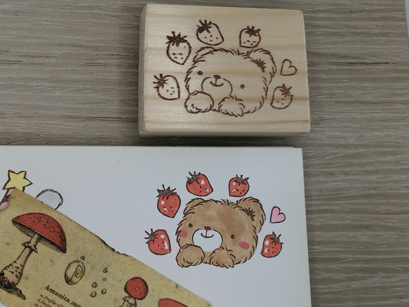 消しゴムはんこ♪　106　ふわふわくまちゃんといちご　春　くま　スタンプ　はんこ 2枚目の画像