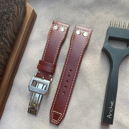 IWC Pilot Chrono 時計ベルト シェルコドバンレザー使用 21/18mm、20