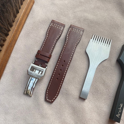 IWC】サントーニ社とは？【レザーストラップ】 ｜ oomiya 仙台店