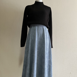 落ち感の綺麗なコードゥロイフレアースカート 2枚目の画像