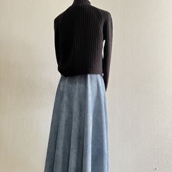 落ち感の綺麗なコードゥロイフレアースカート 4枚目の画像