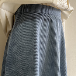 落ち感の綺麗なコードゥロイフレアースカート 5枚目の画像