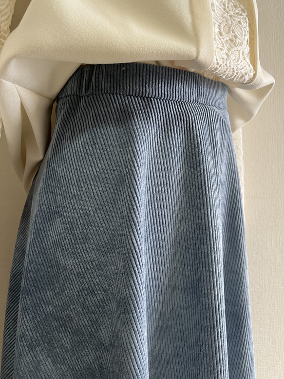 落ち感の綺麗なコードゥロイフレアースカート 5枚目の画像