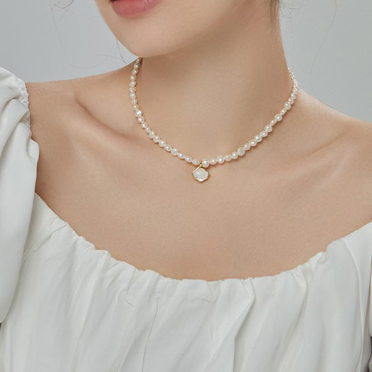 淡水パールのネックレス　白蝶貝殻　淡水真珠　淡水パール　6月の誕生石 夏の誕生石2024