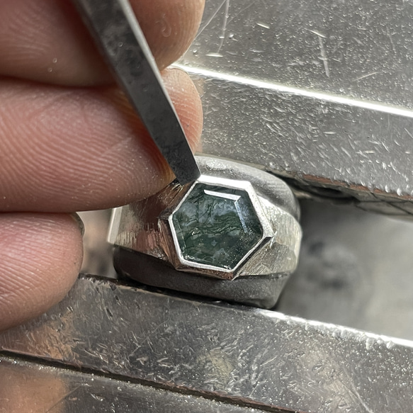 モスアゲート　6角　1.9ct　伏せこみ留　印台　シルバーSV925リング 14枚目の画像