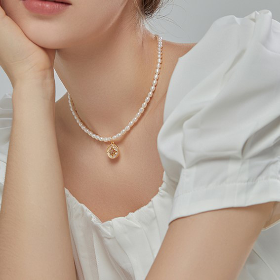 淡水パールのネックレス　ジルコニア　白蝶貝殻　淡水真珠　淡水パール　6月の誕生石 夏の誕生石2024