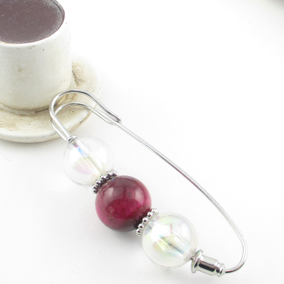 ピンクタイガーアイに恋する私は、今日起きたことも明日になれば過去になるんだと言い聞かしています♪<カブトピンブローチ>S 2枚目の画像