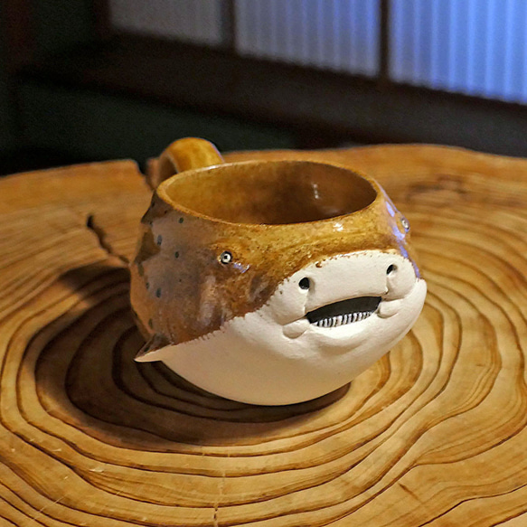 トラフザメ形マグカップ 2枚目の画像