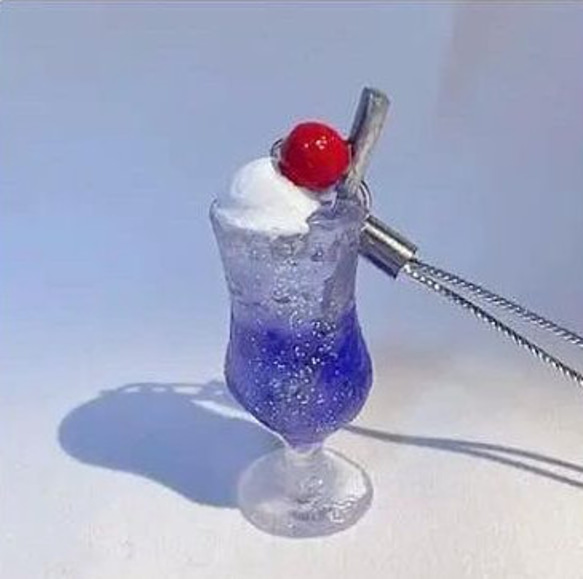 溶けかけたアイスのグレープソーダ 1枚目の画像