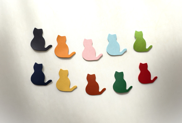 カラフル１０色【レザーパーツ】猫・ネコ・右尻尾（高さ５㎝）・１０枚セット（各色１枚ずつ）　牛革　～定形外郵便（送料無料） 1枚目の画像