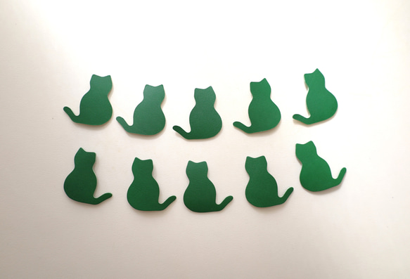 【レザーパーツ】猫・ネコ・尻尾（左と右セット）高さ５㎝・１０枚セット　牛革　森林グリーン　～定形外郵便（送料無料）～ 2枚目の画像