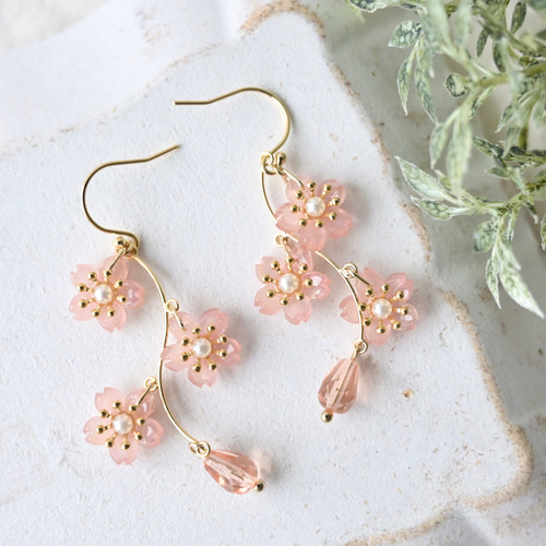 満開の桜ピアス/イヤリング ピアス(フック・チェーン) Lakuu 満開の桜ピアス/イヤリング ピアス(フック・チェーン) Lakuu